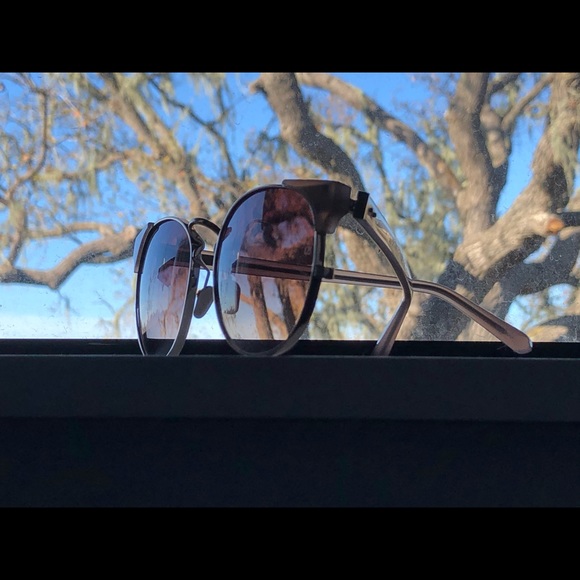 Linda Farrow LFL/370/9 Designer Sunglasses Women's - Picture 4 of 8